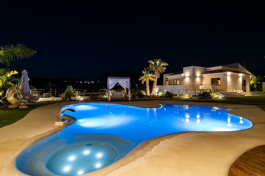 your-zone-by-zone-outdoor-lighting-playbook